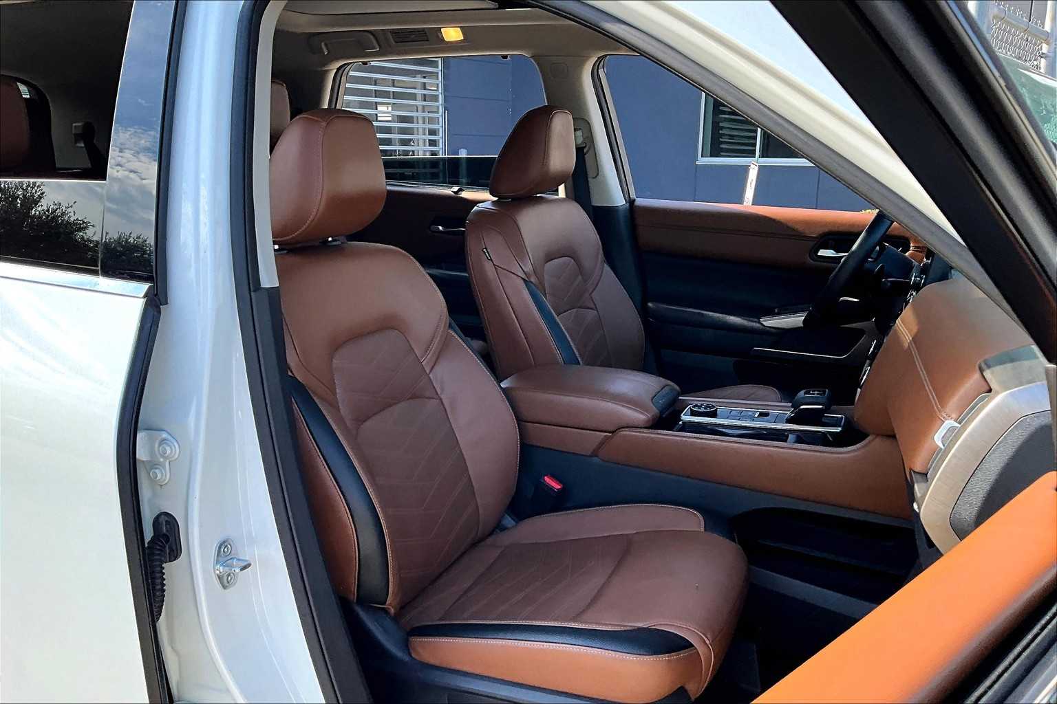 2022 Nissan Pathfinder Platinum photo 7