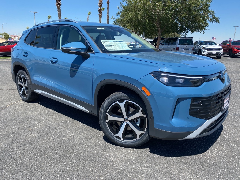 2025 Volkswagen Tiguan SE's photo