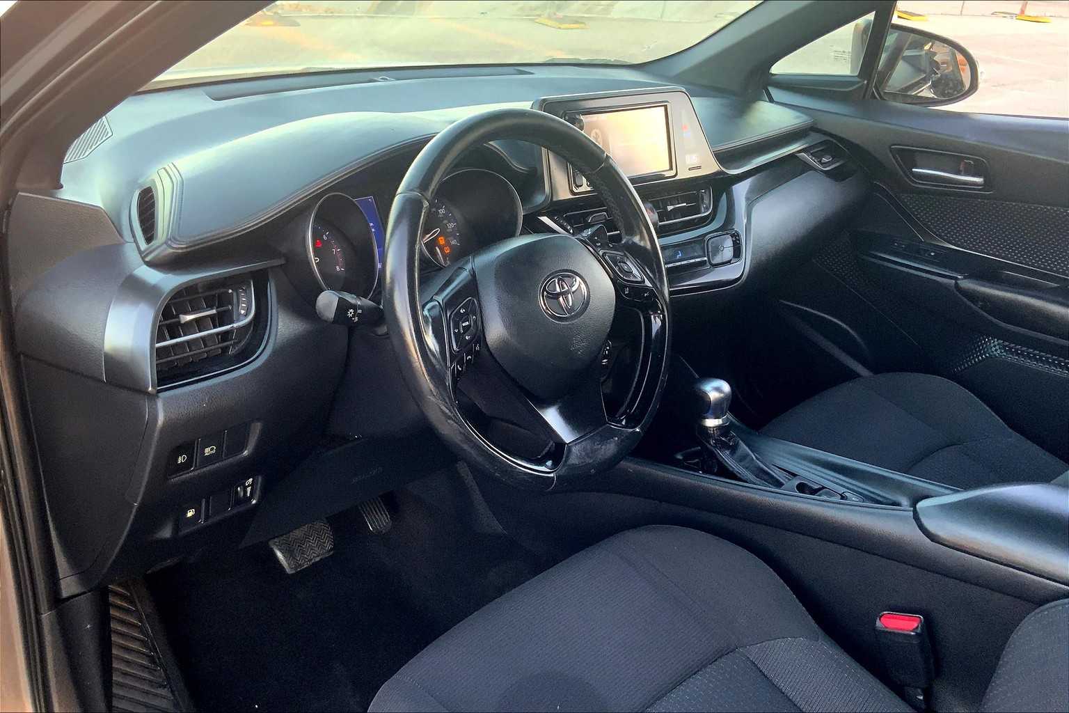 2018 Toyota C-HR XLE Premium photo 16