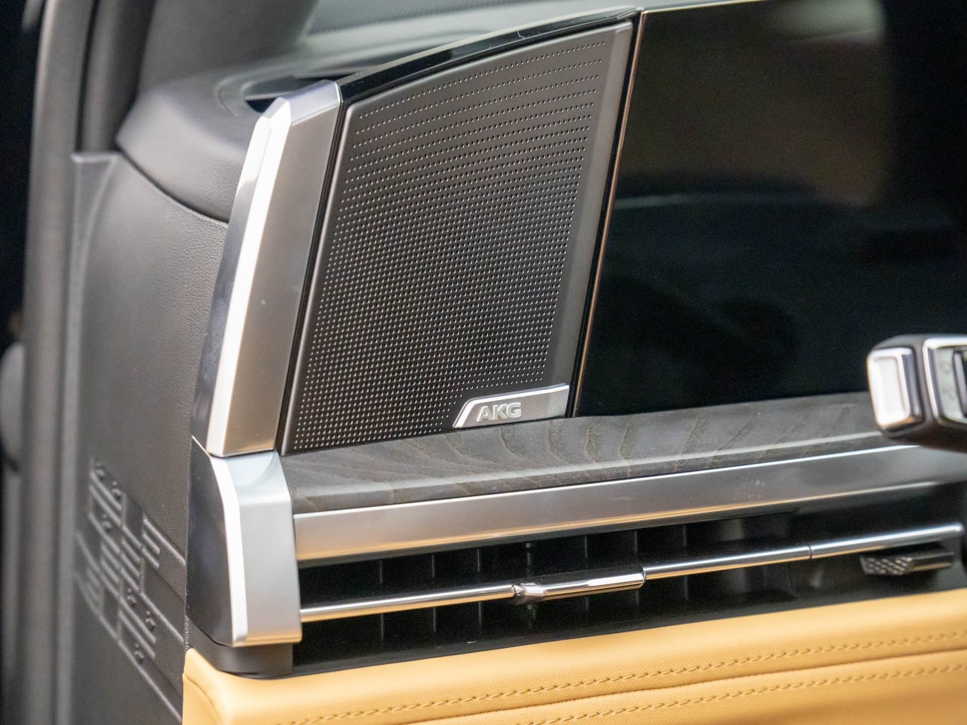 2025 Cadillac Escalade IQ Luxury photo 14
