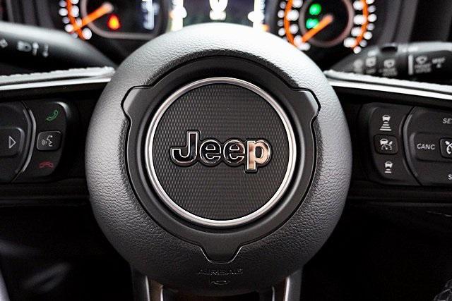 New 2025 Bright White Clear-Coat Exterior Paint Jeep Rubicon image 41