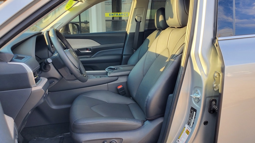2024 Toyota Grand Highlander Limited photo 14