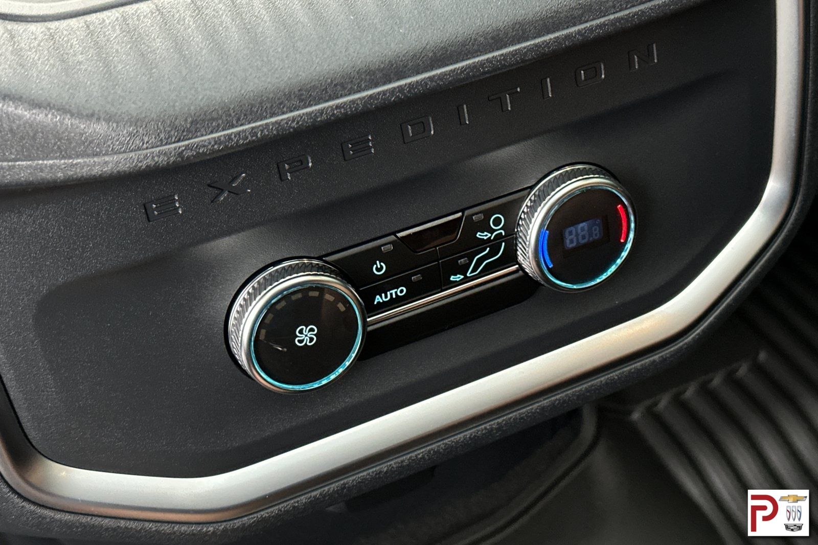 2025 Ford Expedition photo 13