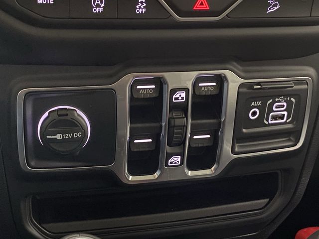 2018 Jeep Wrangler Unlimited Sahara photo 25