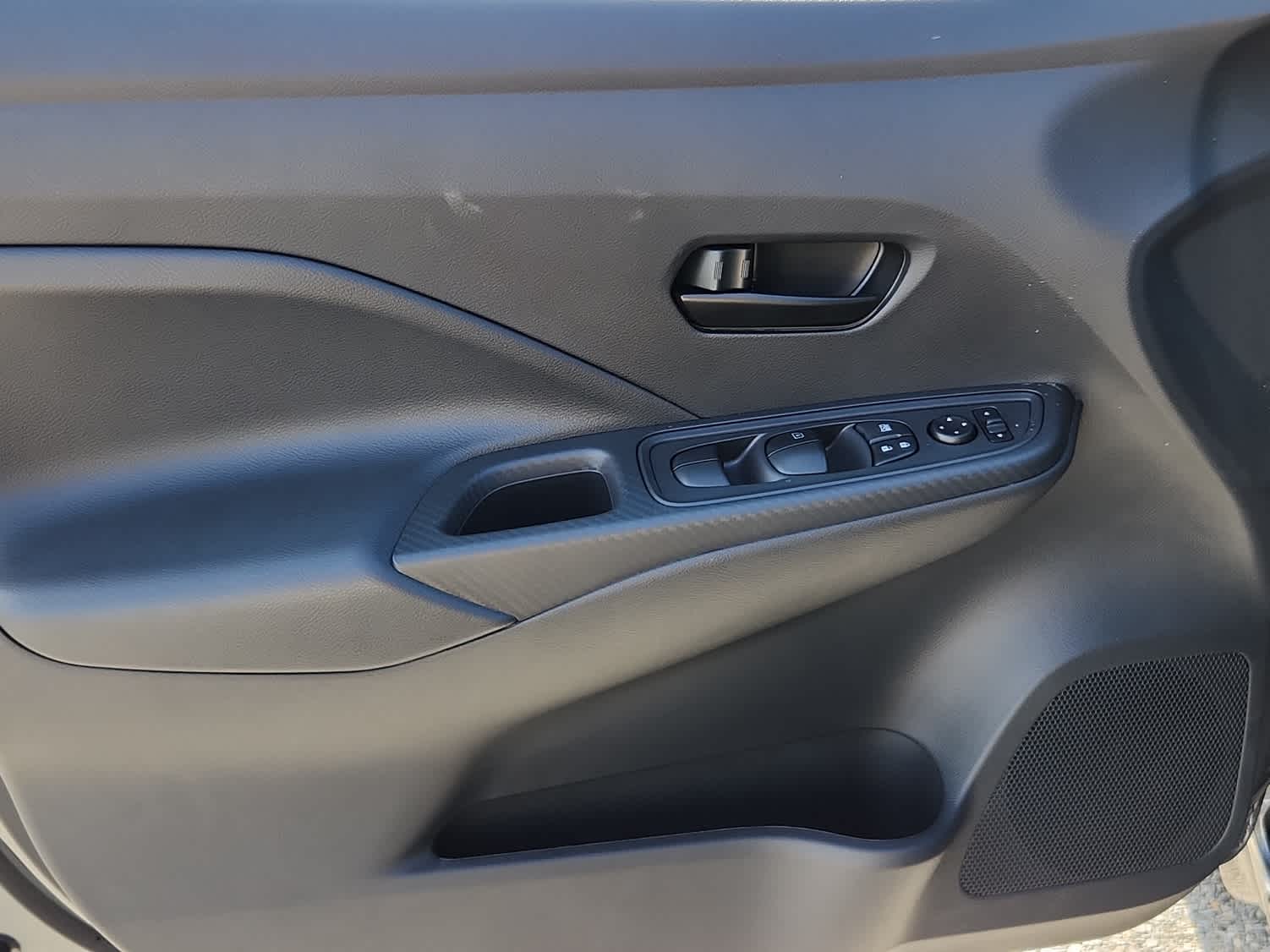 2025 Nissan Versa S photo 9