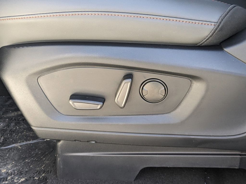 2025 Ford Explorer photo 21