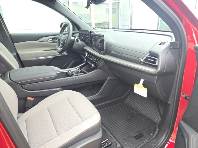 2026 Chevrolet Traverse 2LT photo 4