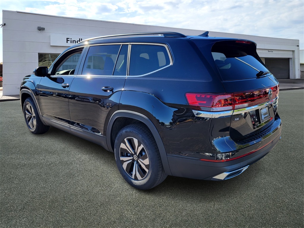 2026 Volkswagen Atlas SE photo 2
