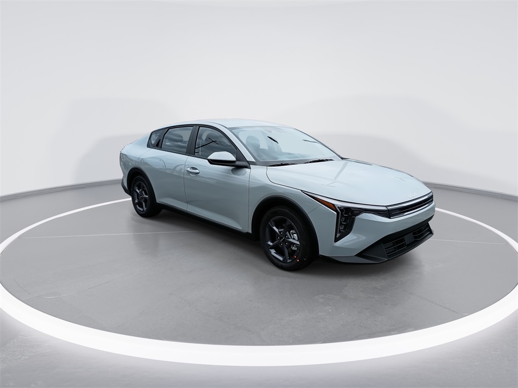 2025 Kia K4 LXS photo 2