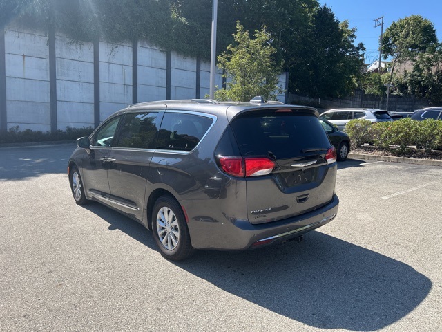 2017 Chrysler Pacifica Touring L photo 4