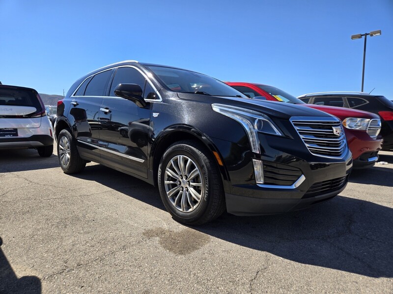 2018 Cadillac XT5 Luxury photo 2