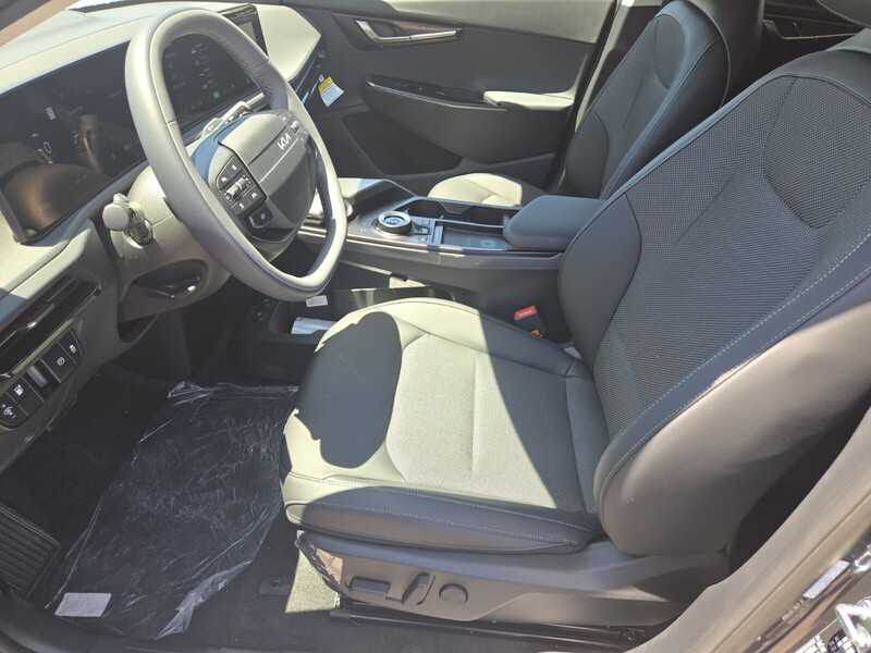 2025 Kia EV6 Light photo 6