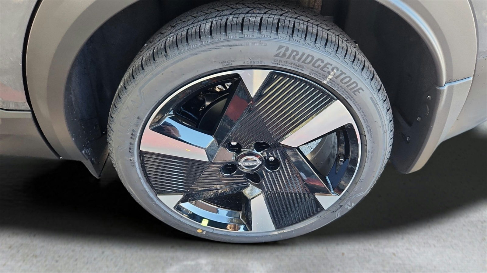 2025 Nissan Kicks SR photo 13