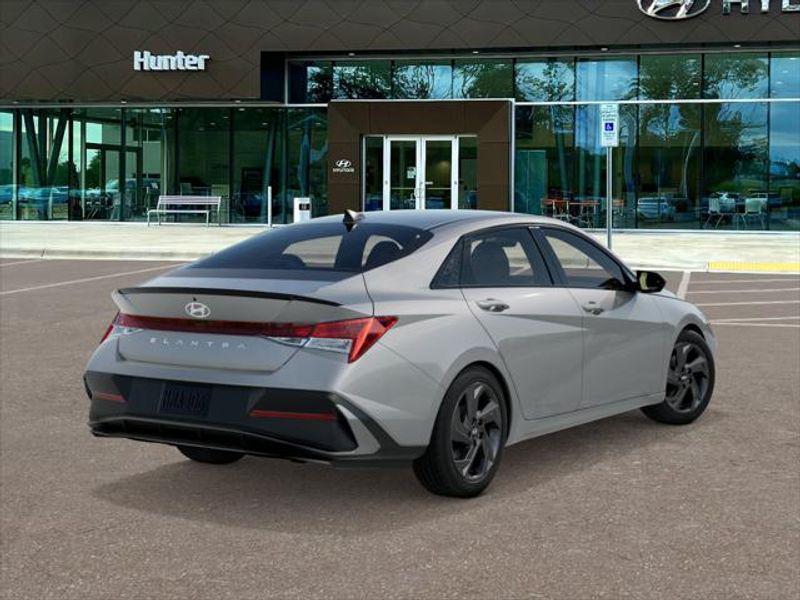 2026 Hyundai Elantra SEL Sport photo 2