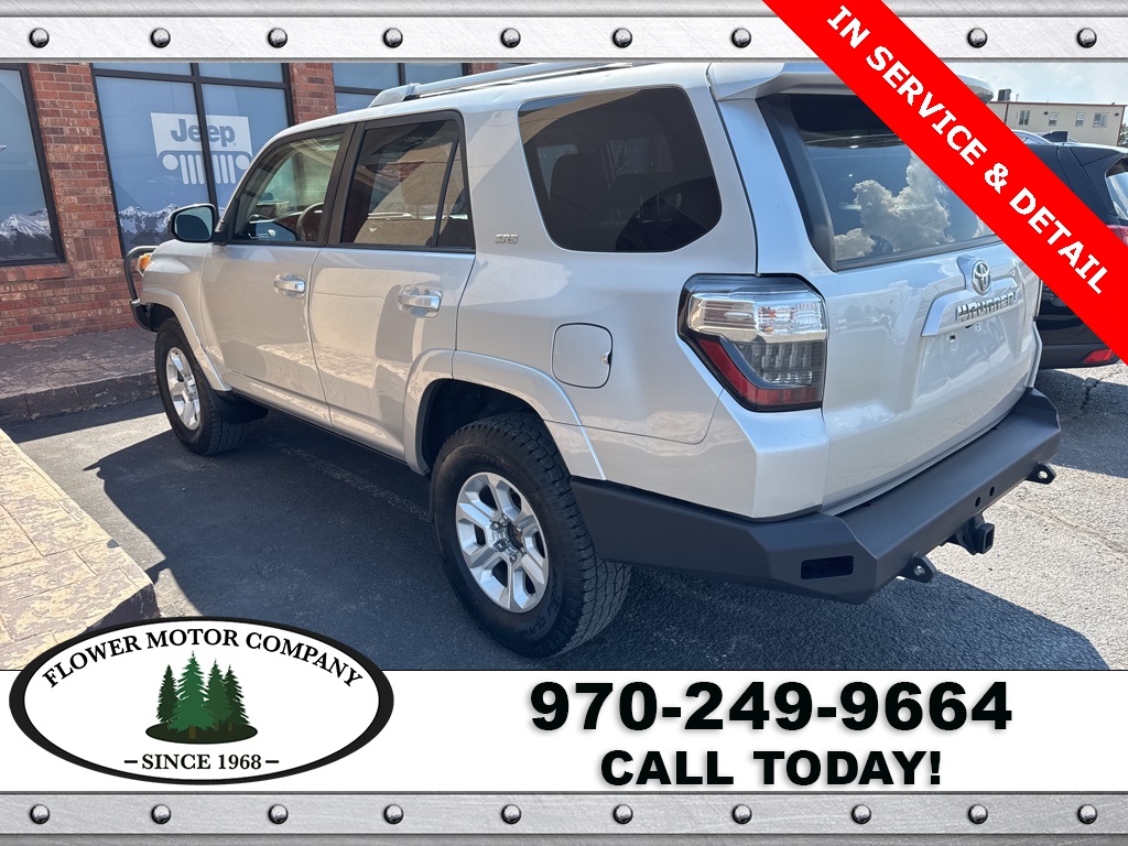 2017 Toyota 4Runner SR5 photo 3