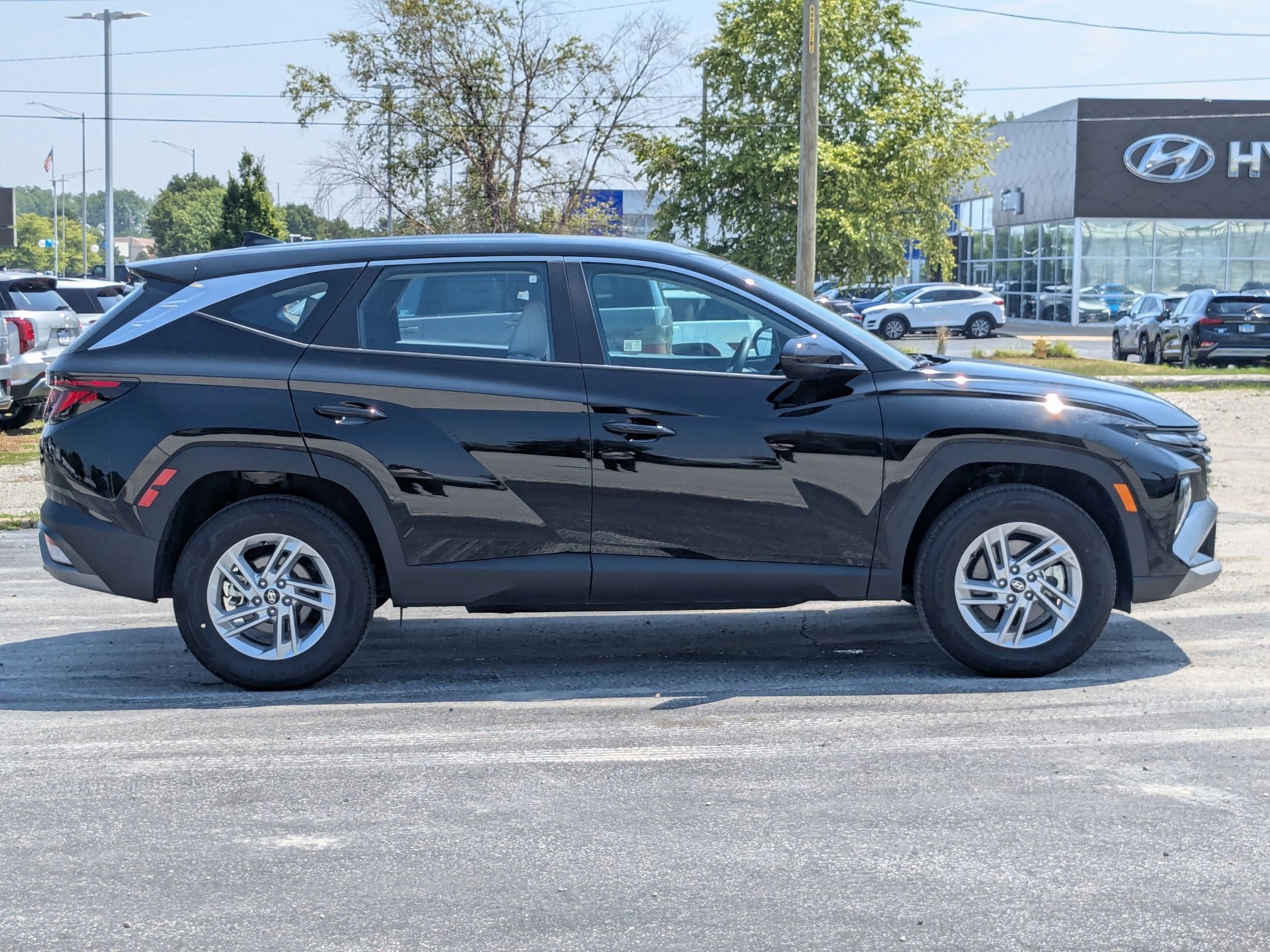 2025 Hyundai Tucson SE photo 2