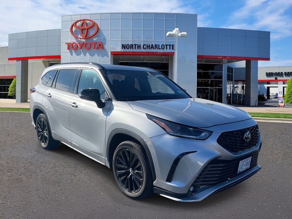 2024 Toyota Highlander XSE's photo