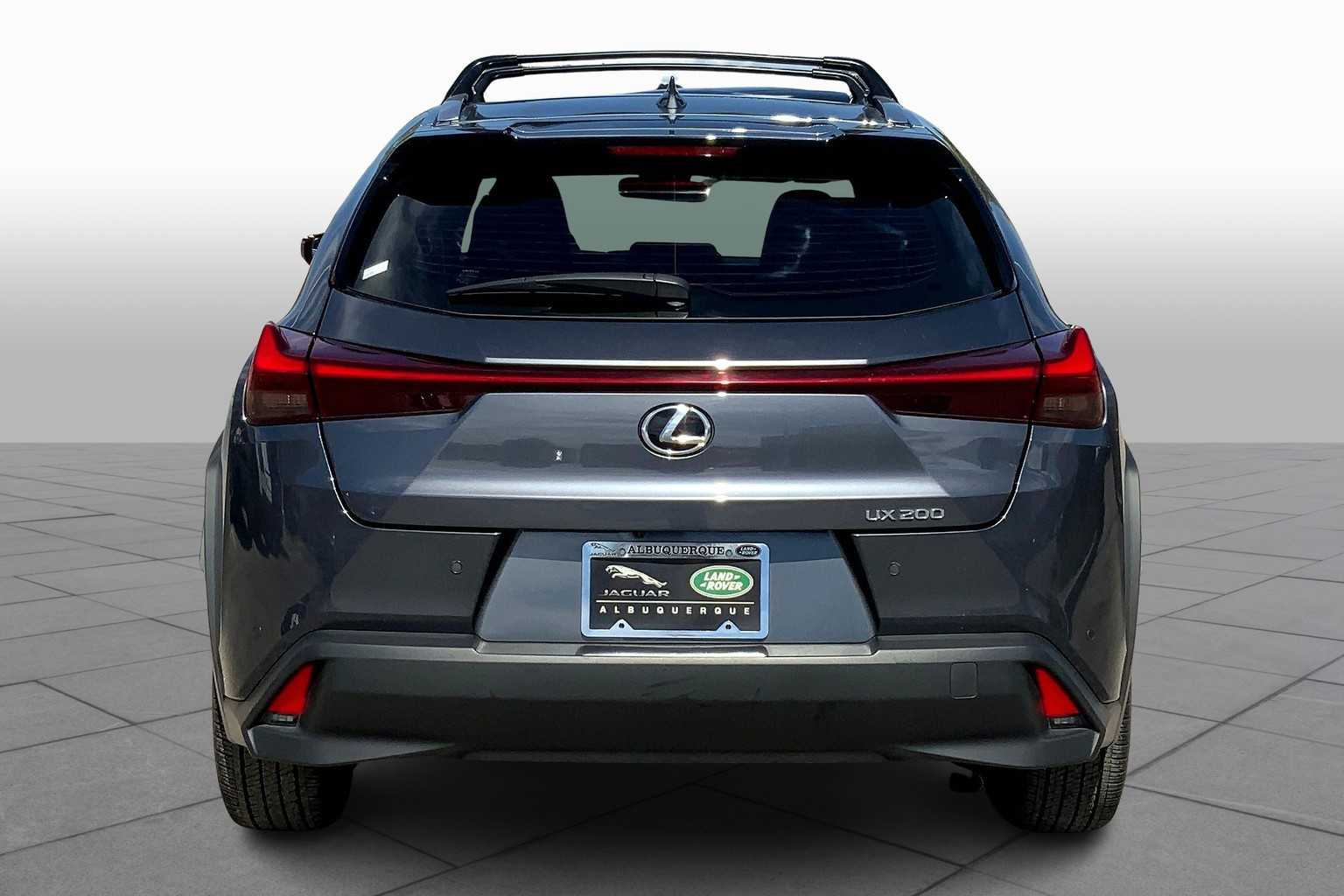 2022 Lexus UX 200 photo 4