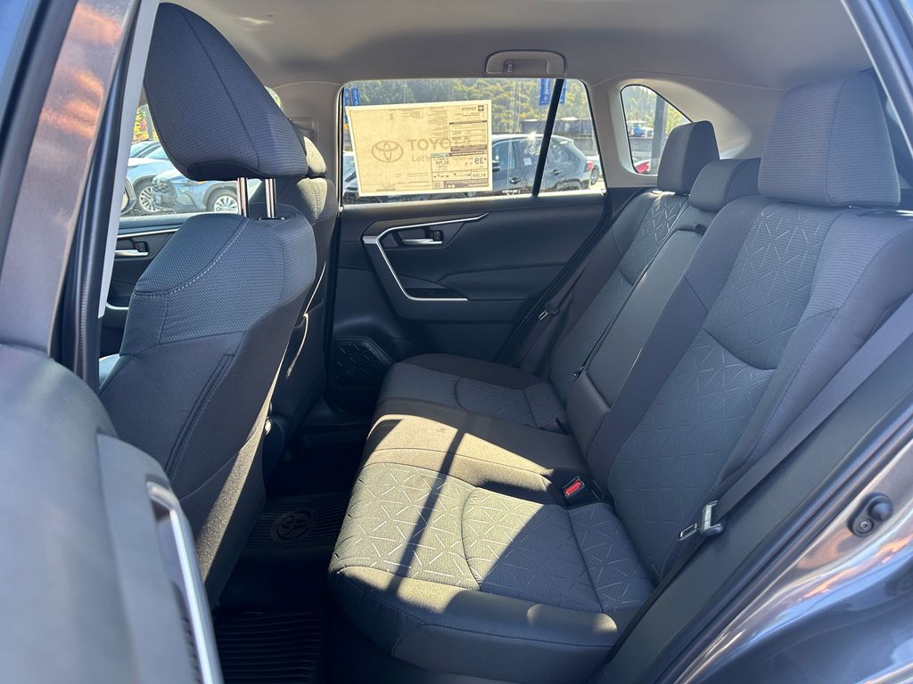 2025 Toyota RAV4 Hybrid XLE photo 14