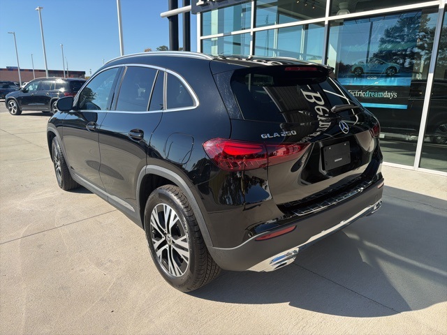 2025 Mercedes Benz GLA 250 photo 4