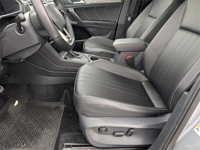 2024 Volkswagen Tiguan SE R-Line Black photo 13