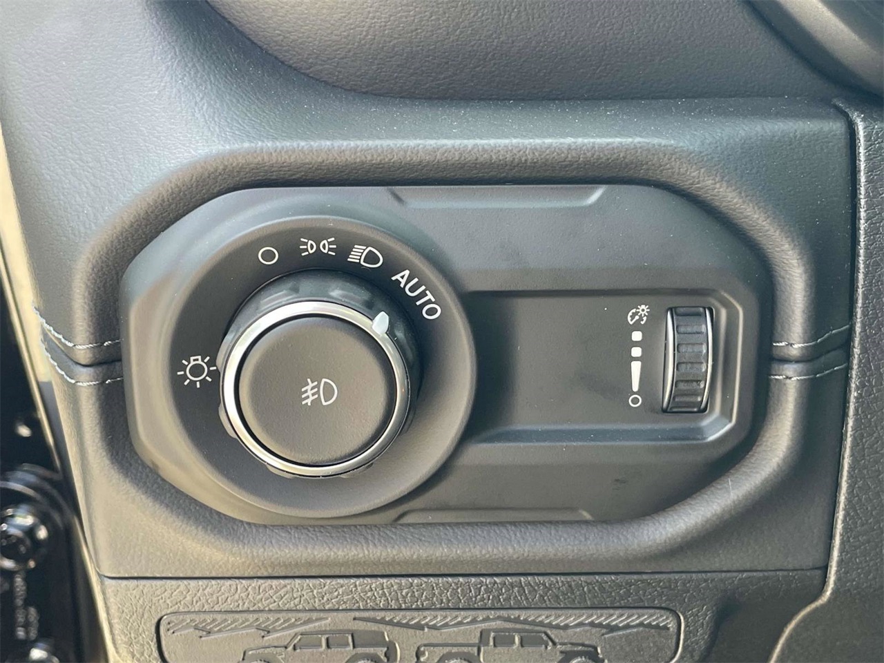 2025 Jeep Wrangler Sahara photo 10
