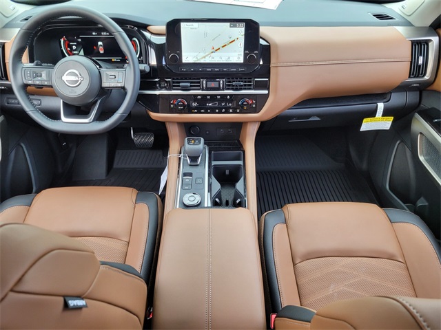 2025 Nissan Pathfinder Platinum photo 14