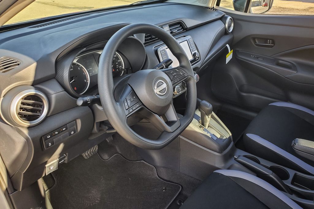 2025 Nissan Versa S photo 9