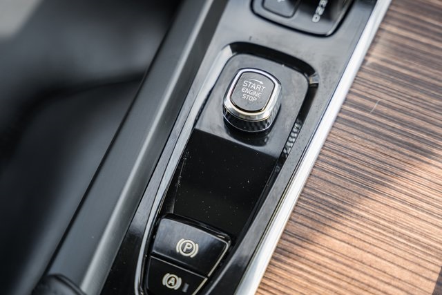 2023 Volvo XC60 Plus photo 21