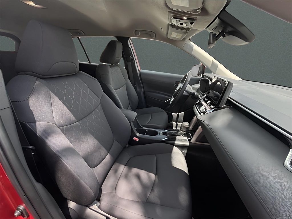 2024 Toyota Corolla Cross LE photo 15