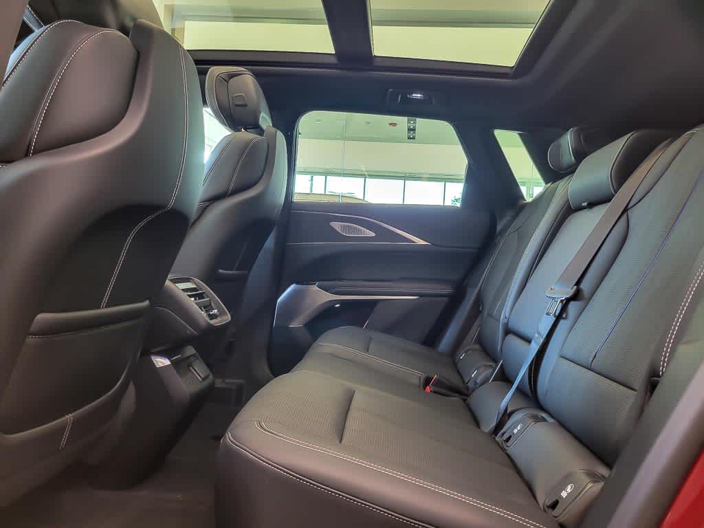 2024 Cadillac Lyriq Luxury photo 7