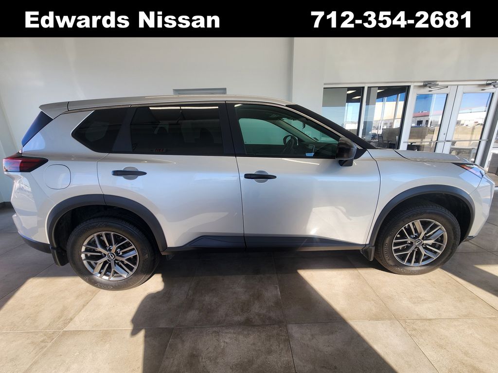 2025 Nissan Rogue S's photo