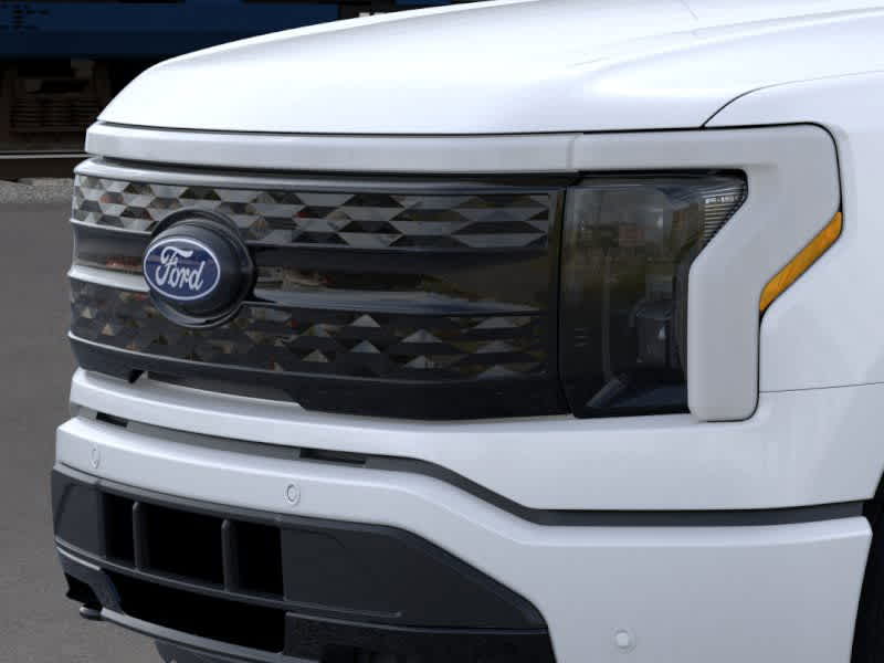 2025 Ford F-150 Lightning Platinum photo 17