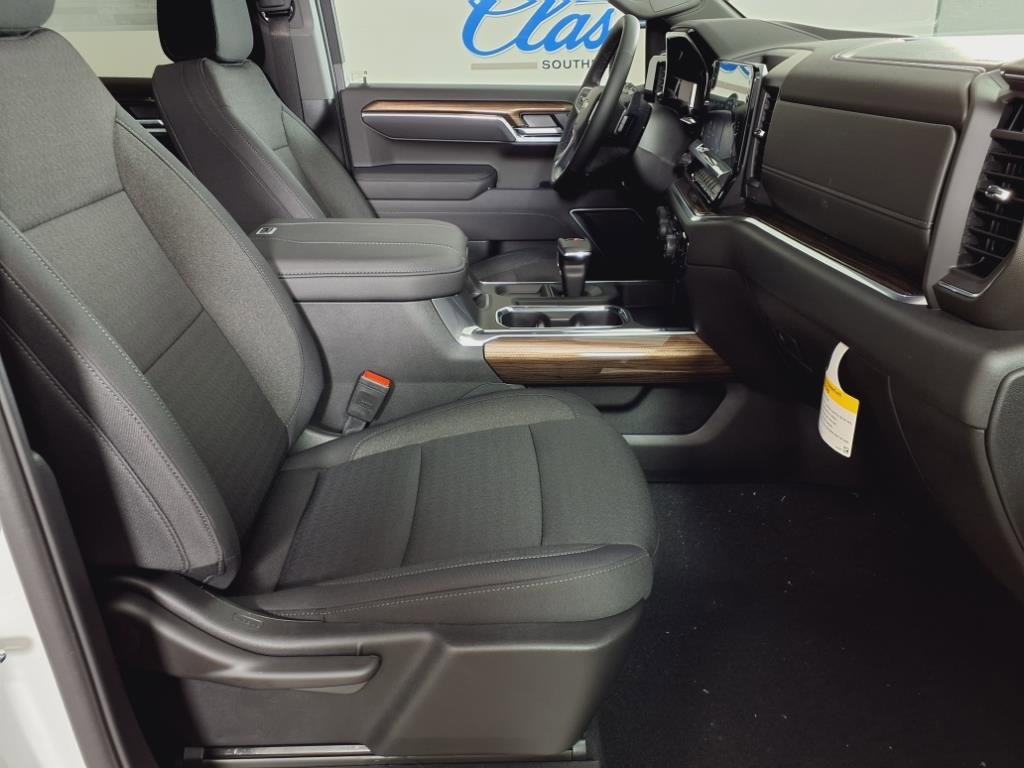 2025 Chevrolet Silverado 1500 LT photo 19