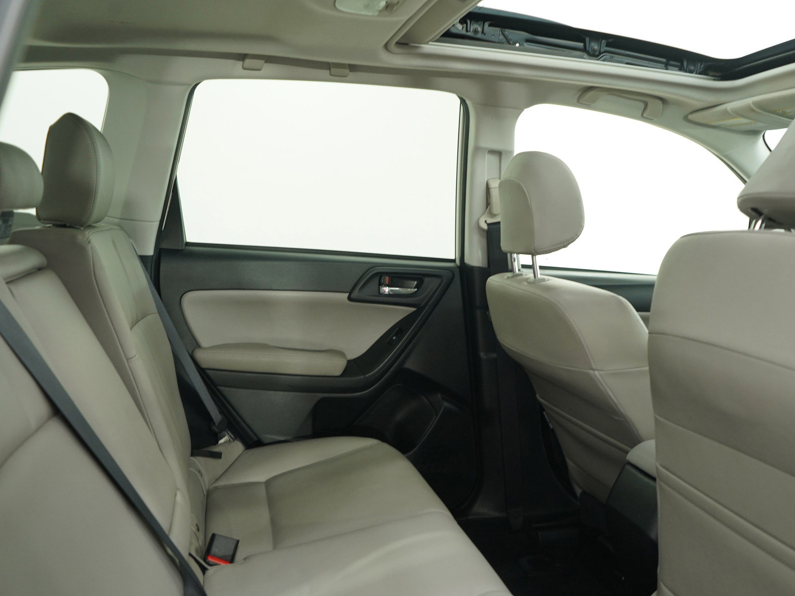 Used 2015 Subaru Forester i Limited with VIN JF2SJAHC5FH519986 for sale in Burnsville, Minnesota