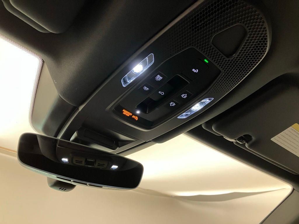 2025 Porsche Cayenne Base photo 22