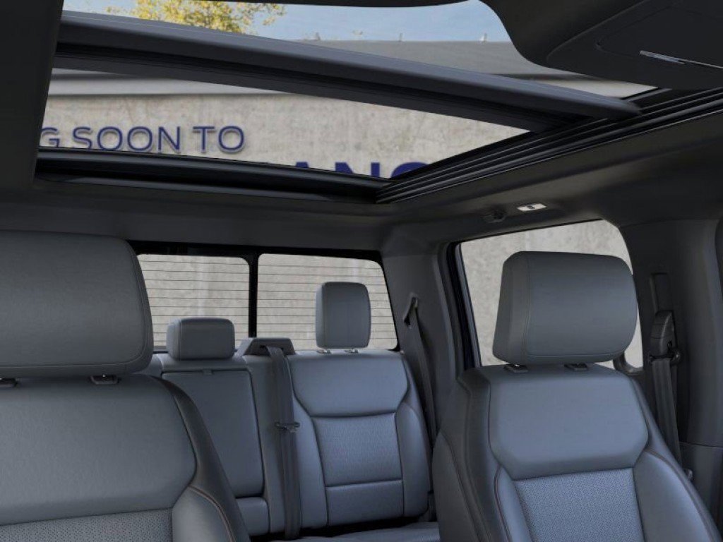 2025 Ford F-150 Lightning Lariat photo 21