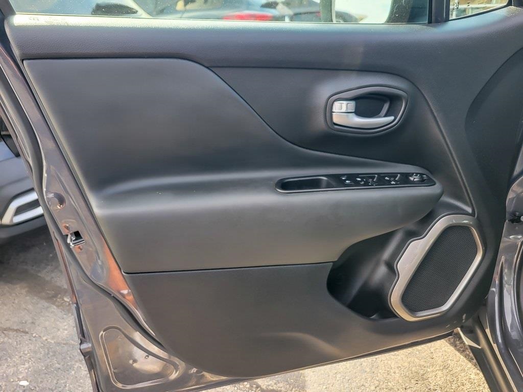 2023 Jeep Renegade Latitude Upland photo 14