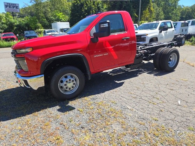 2025 Chevrolet Silverado 3500HD Work Truck photo 2