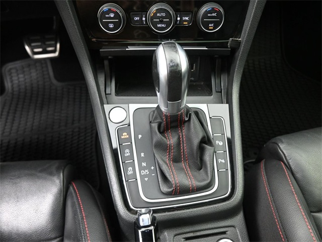 2019 Volkswagen Golf GTI Autobahn photo 3