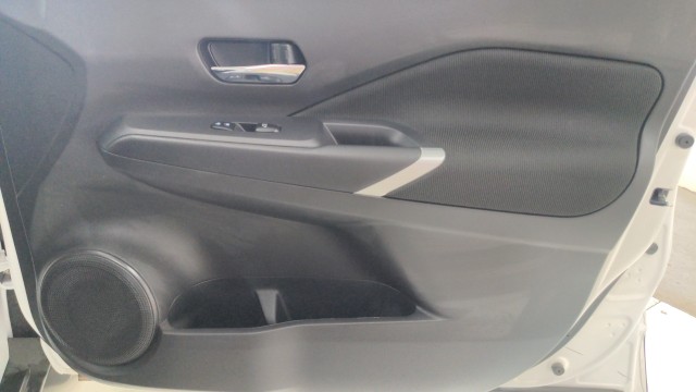 Used 2024 WHITE Nissan SV image 29