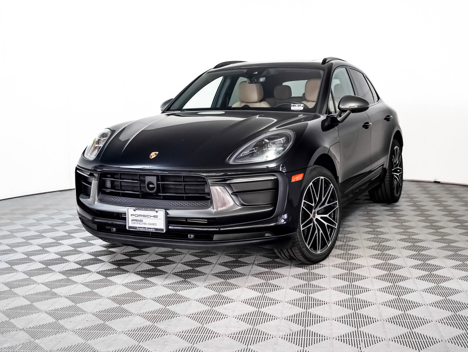 2023 Porsche Macan T