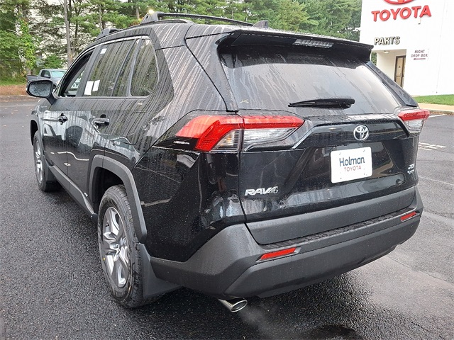 2025 Toyota RAV4 XLE photo 3