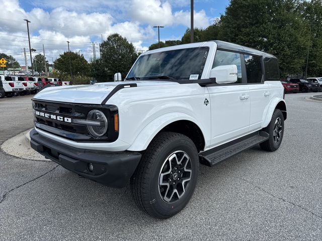 2025 Ford Bronco Outer Banks photo 4