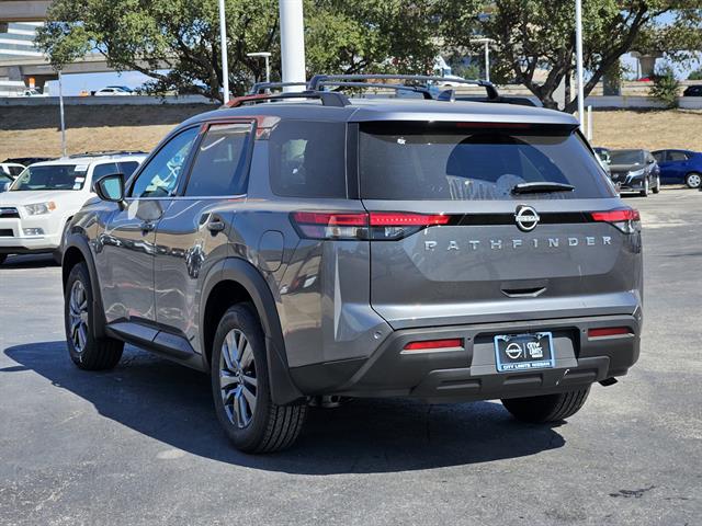 2025 Nissan Pathfinder SV photo 4
