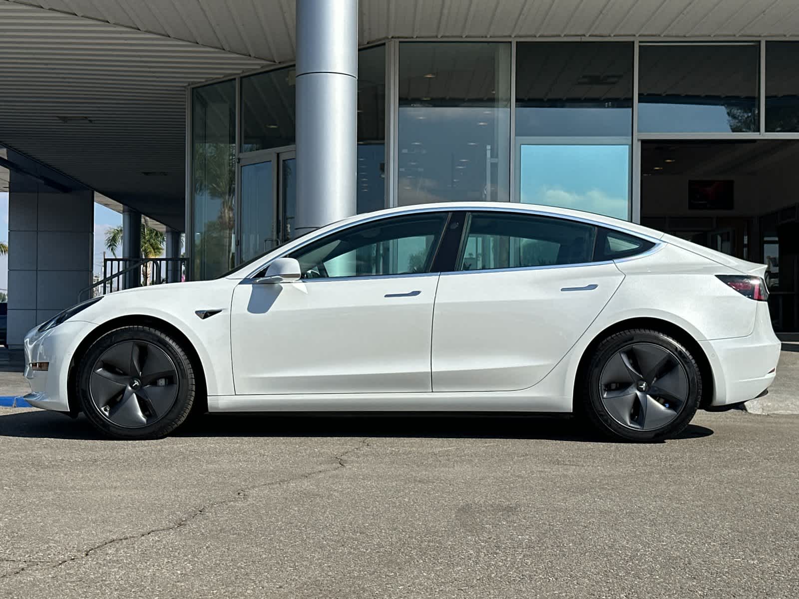 Used 2019 Tesla Model 3 Long Range with VIN 5YJ3E1EB6KF511408 for sale in Delano, CA