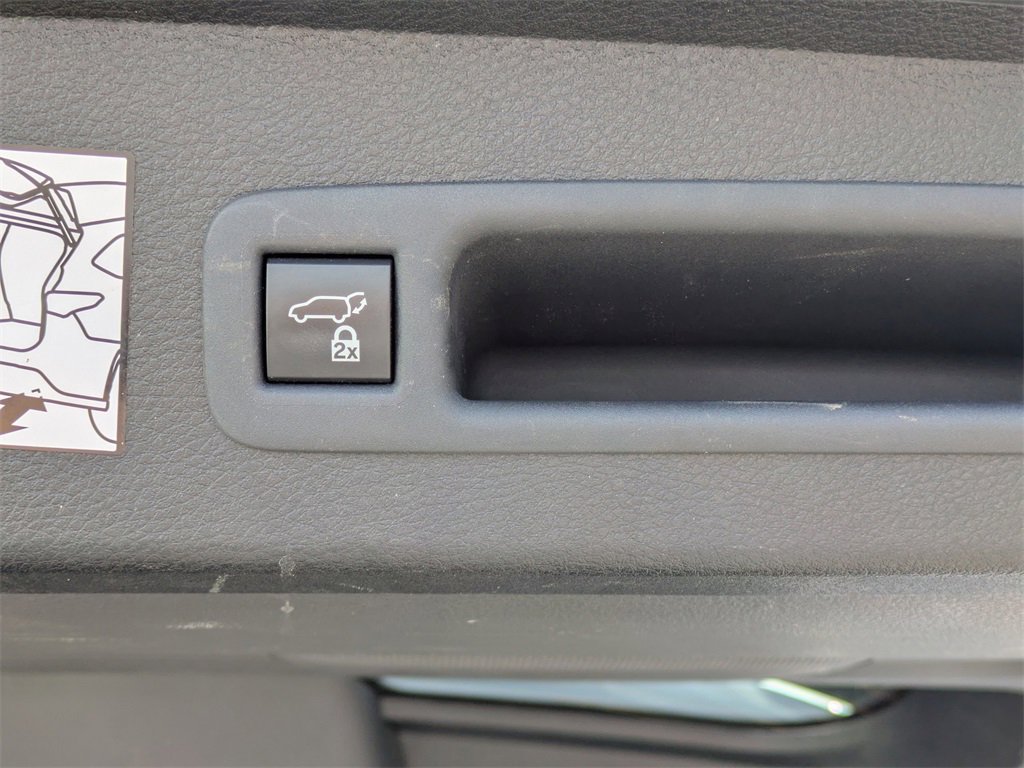 2023 Toyota Sienna XLE photo 10