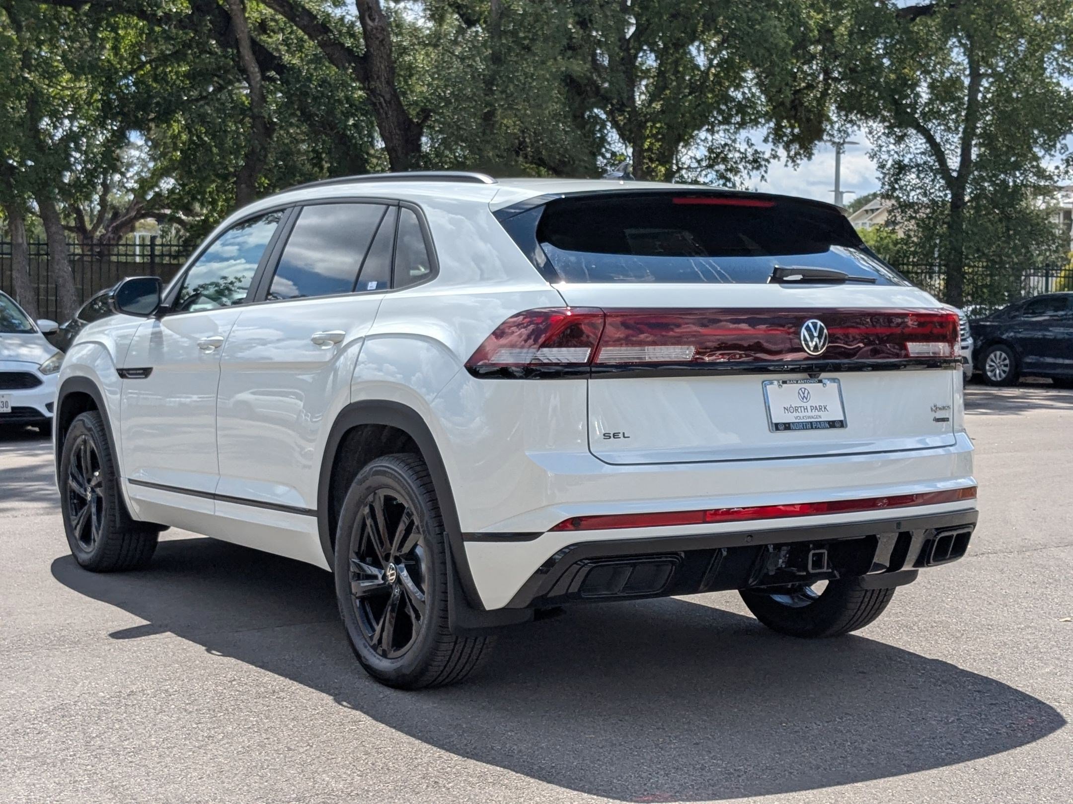 2026 Volkswagen Atlas Cross Sport SEL R-Line photo 3