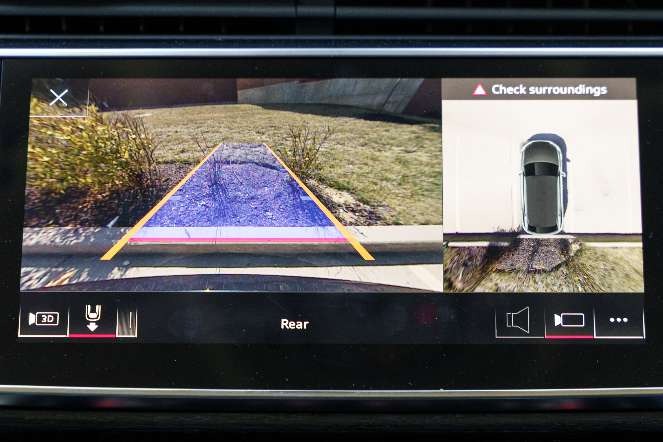 2025 Audi Q8 55 Premium Plus photo 14