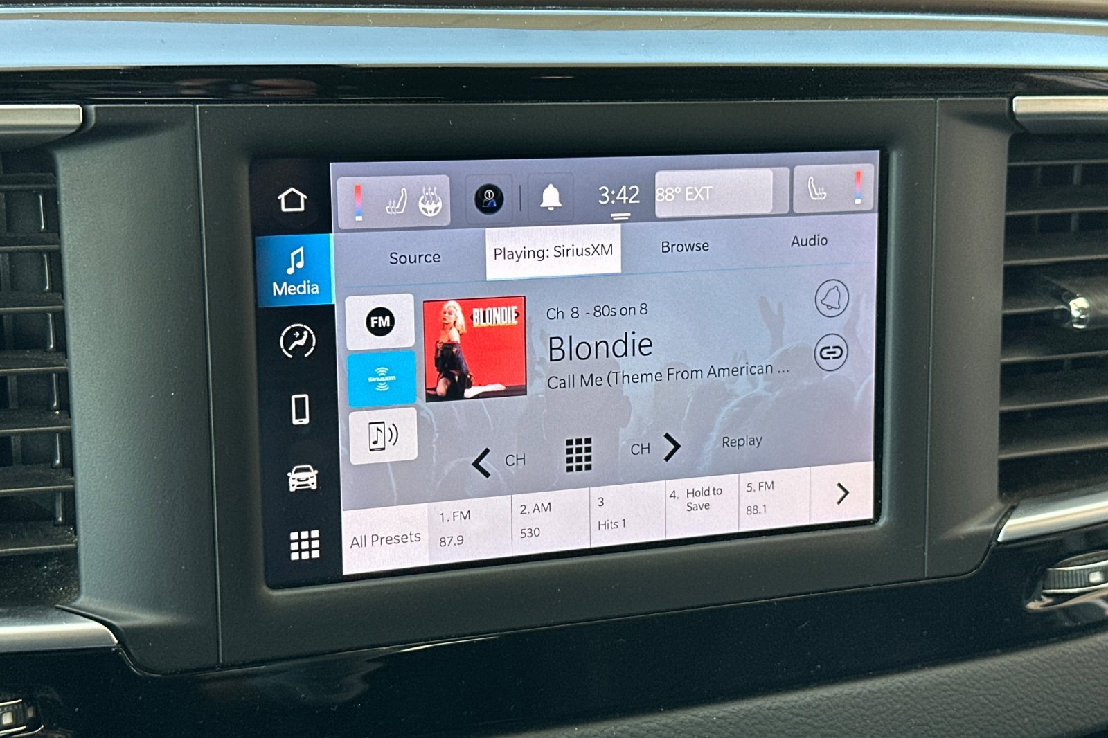 2022 Chrysler Voyager LX photo 17